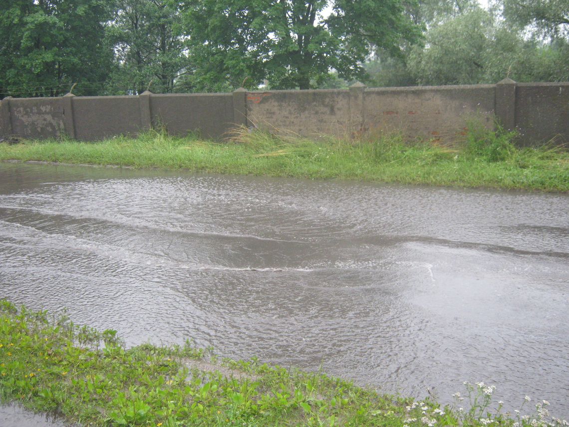 Nie przejdziesz suchą stopą. Powódź przy ul. Owidzkiej Nie przejdziesz suchą stopą. Powódź przy ul. Owidzkiej