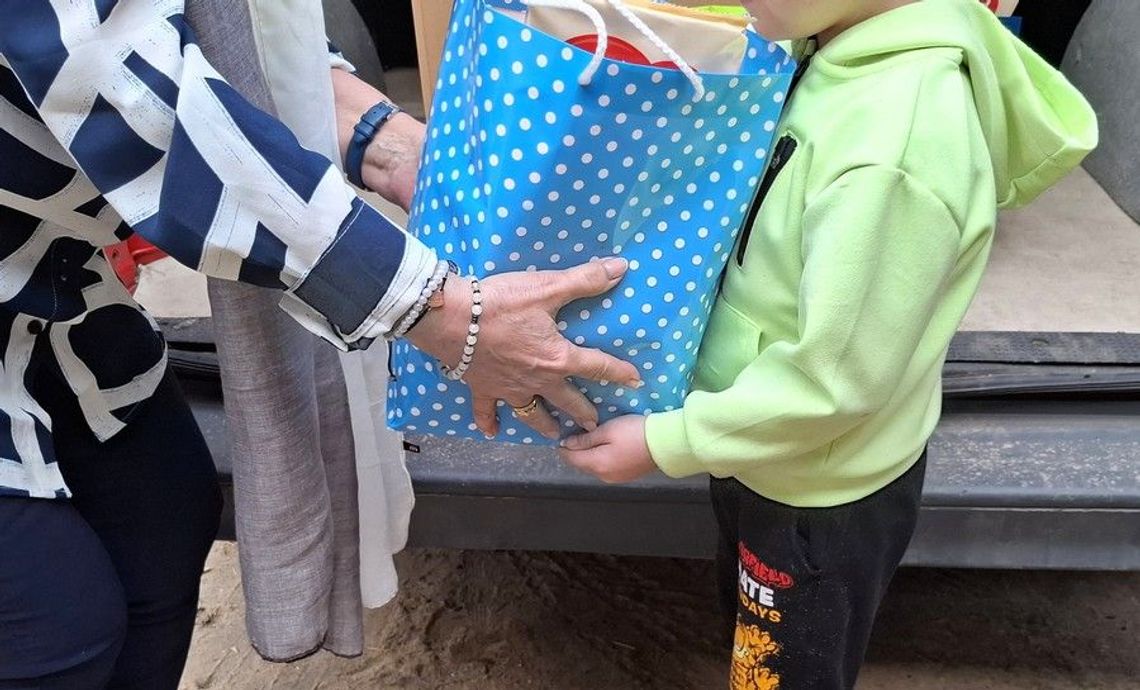 Niebieski Zając w gminie Osieczna – trochę dobra na święta Niebieski Zając w gminie Osieczna – trochę dobra na święta