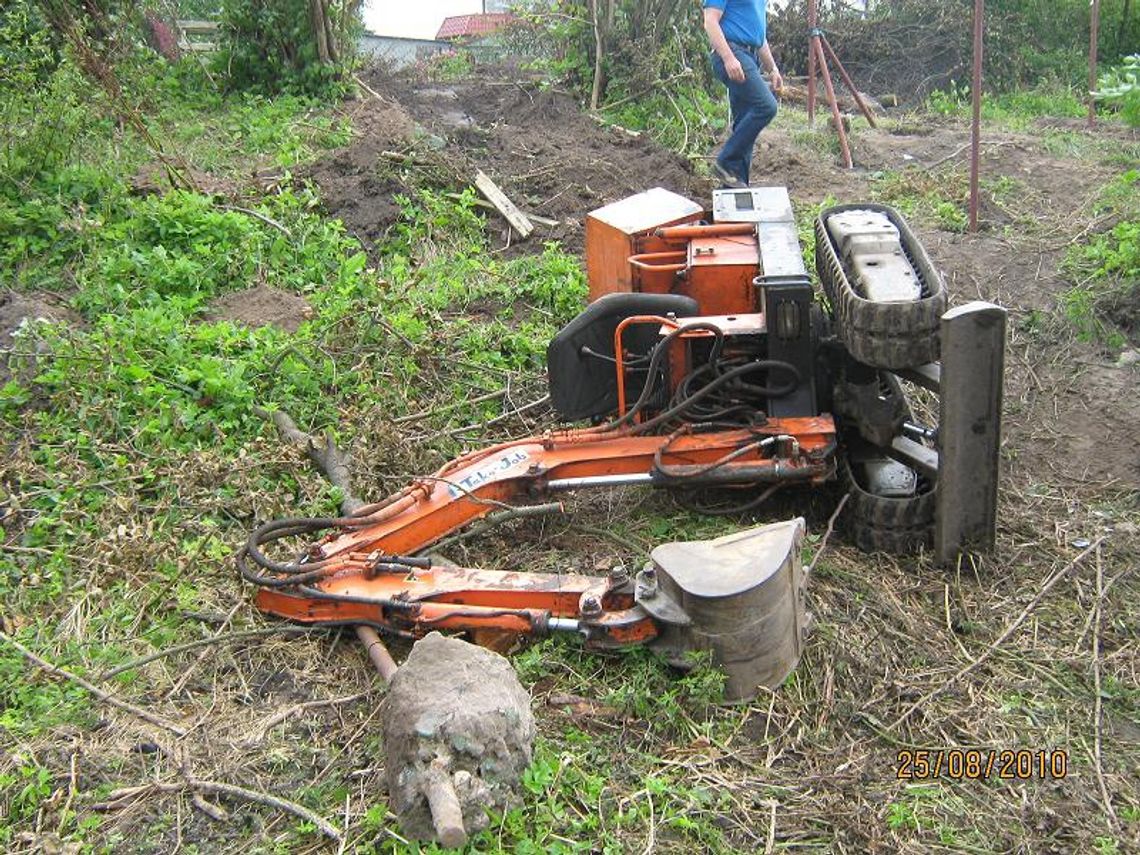 Niefortunny zjazd koparką Niefortunny zjazd koparką