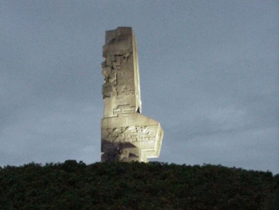 Niemcy i Rosjanie na Westerplatte. Merkel, Putin, Berlusconi i ktoś od Obamy Niemcy i Rosjanie na Westerplatte. Merkel, Putin, Berlusconi i ktoś od Obamy