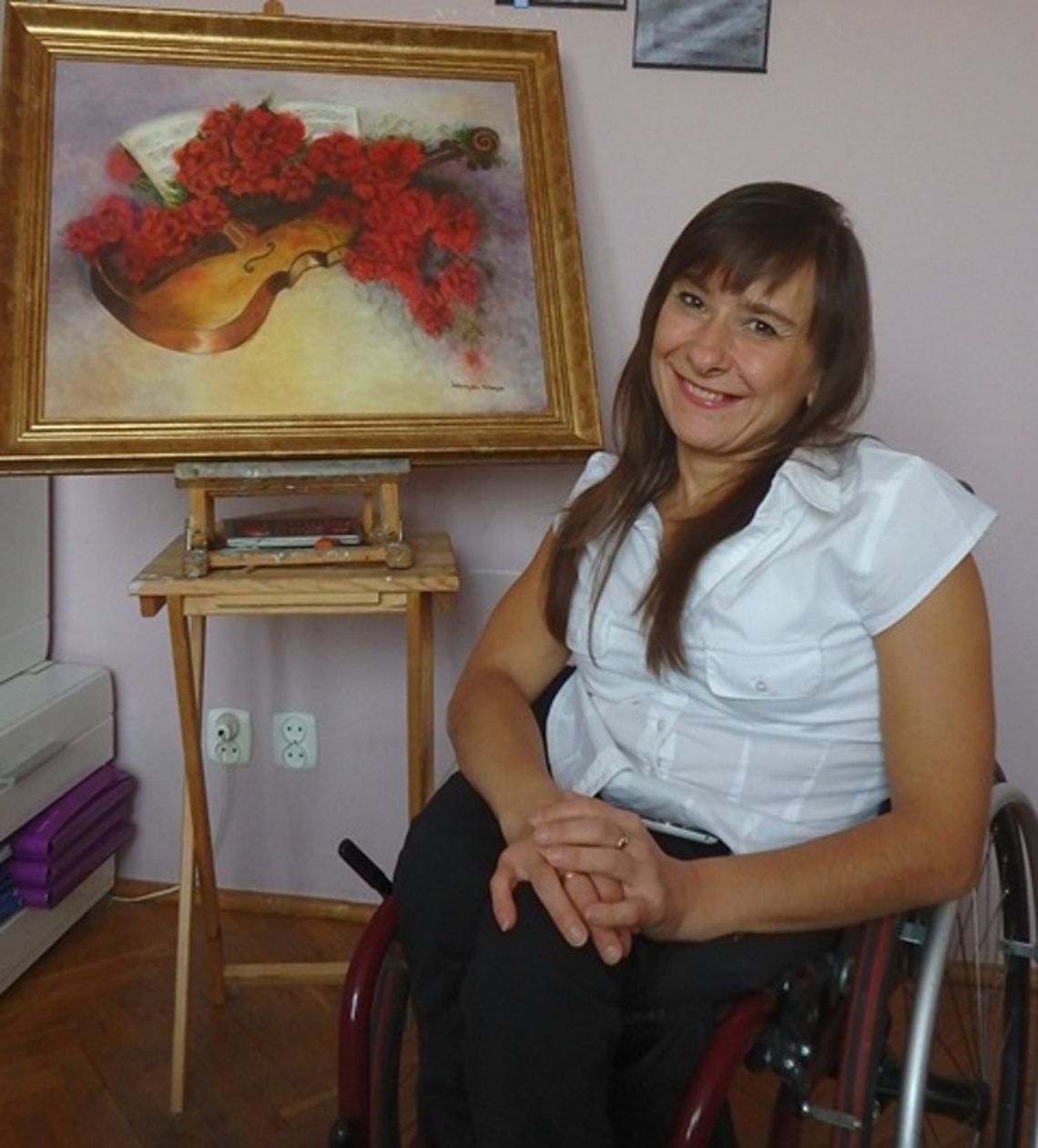 Niepełnosprawna mieszkanka Tczewa sprzeda obrazy, by zdobyć środki na… windę