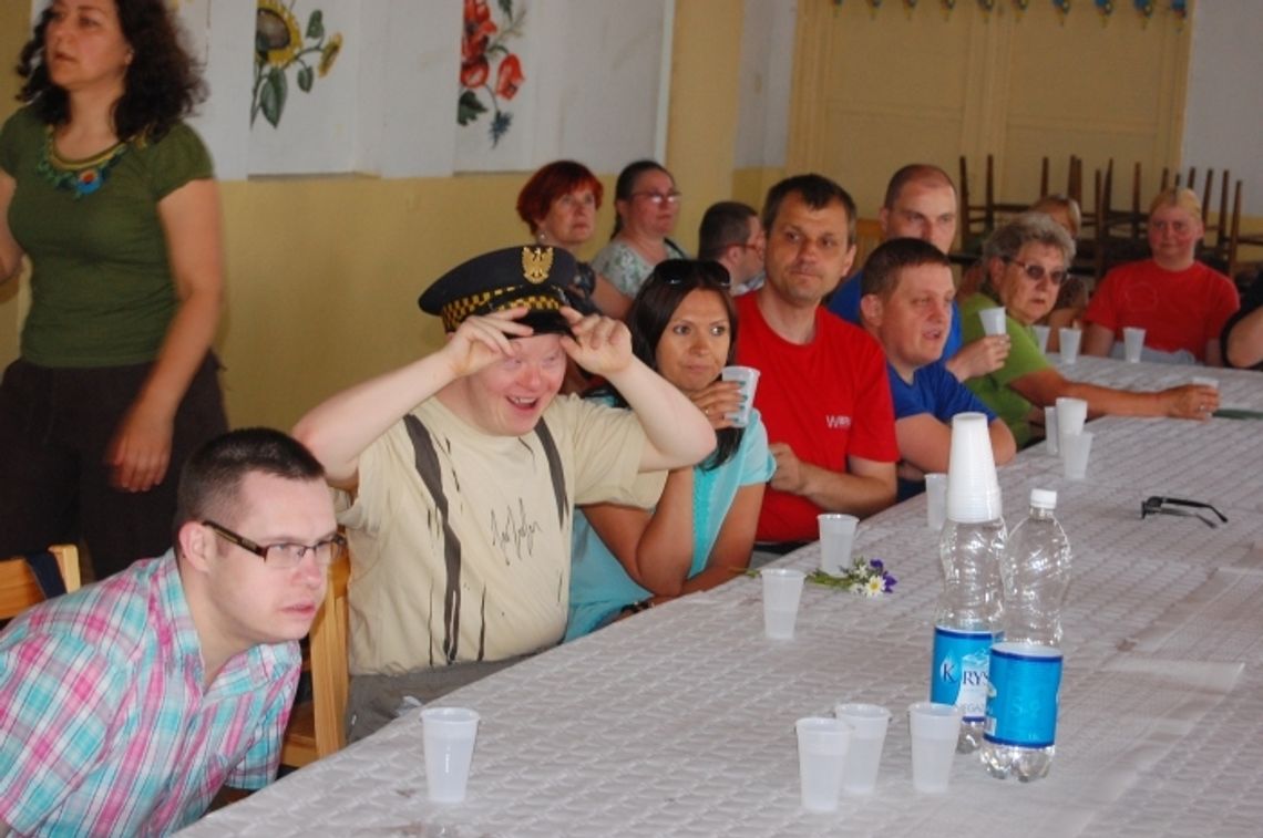 Niepełnosprawni z wizytą w ogrodach działkowych Niepełnosprawni z wizytą w ogrodach działkowych