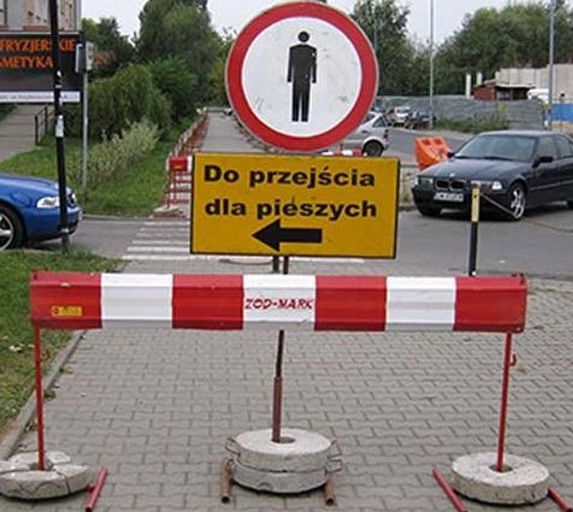 Nieśli znak - zaporę drogową Nieśli znak - zaporę drogową