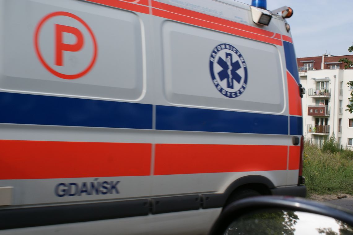 Nietrzeźwa wpadła pod samochód