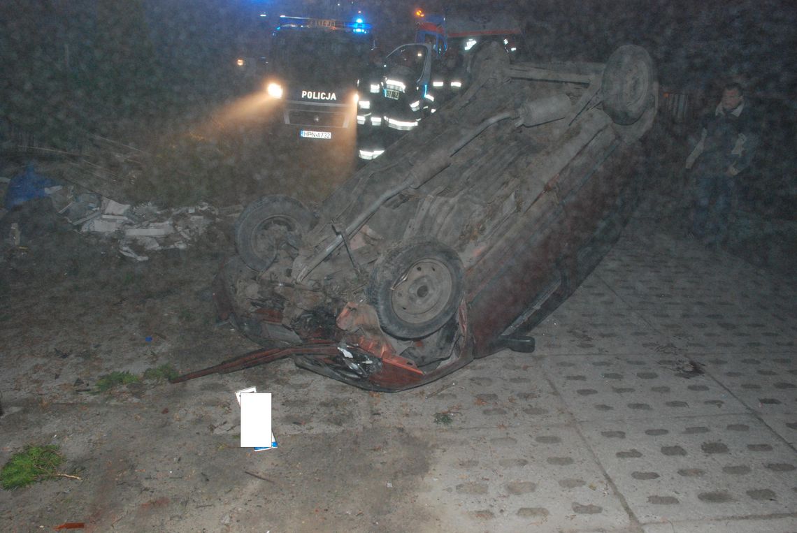 Nietrzeźwy kierowca rozbił auto