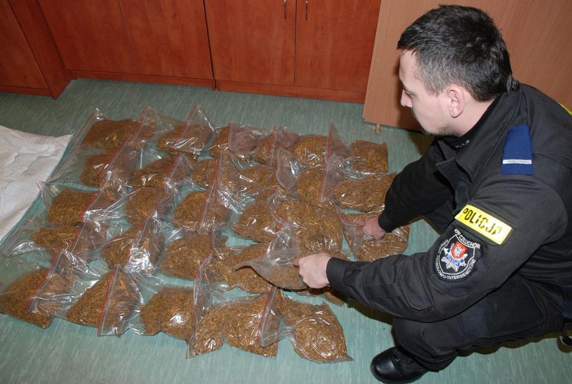 Nietrzeźwy kierowca z nielegalnym tytoniem