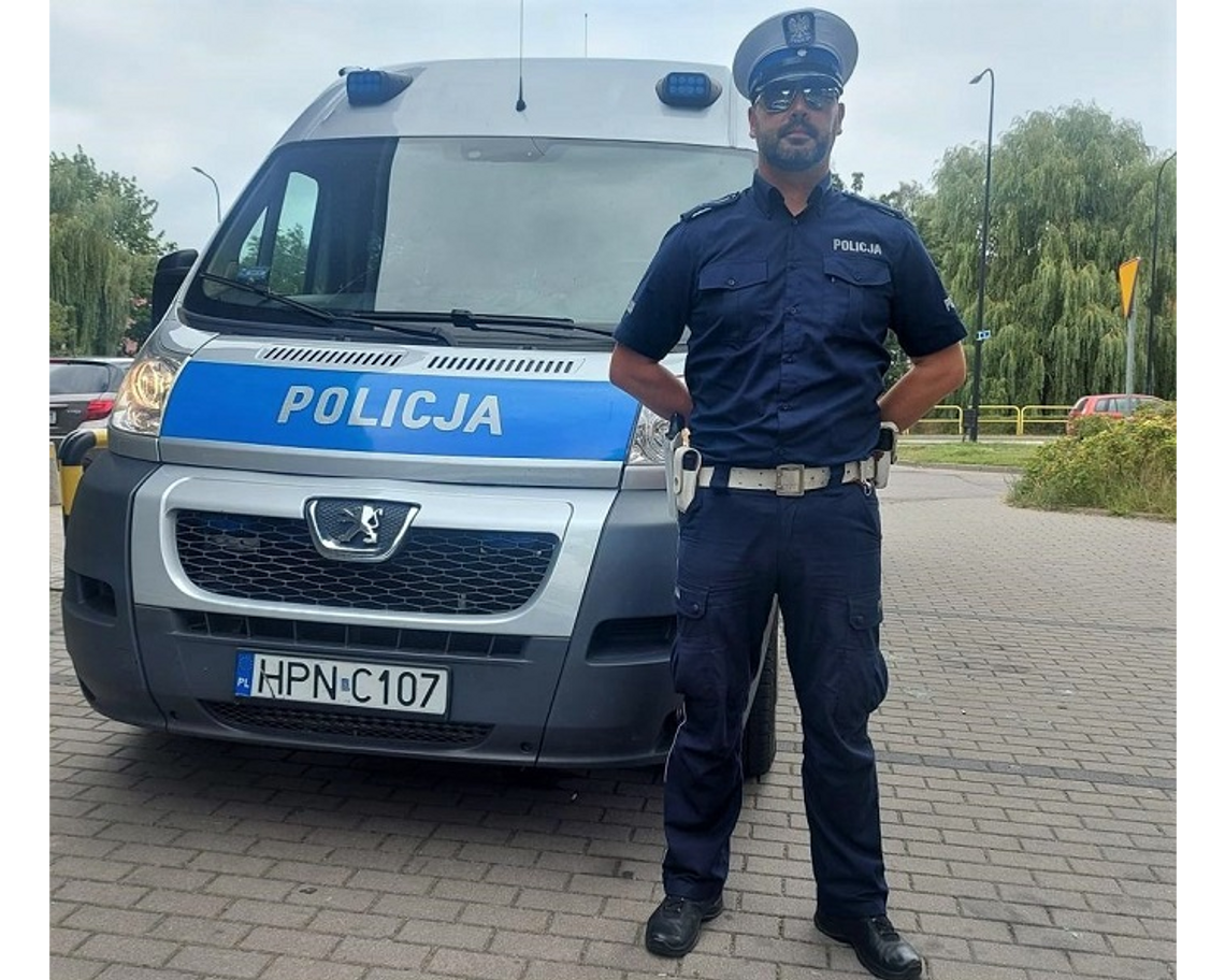 Nietypowa policyjna eskorta samochodu z rannym mężczyzną