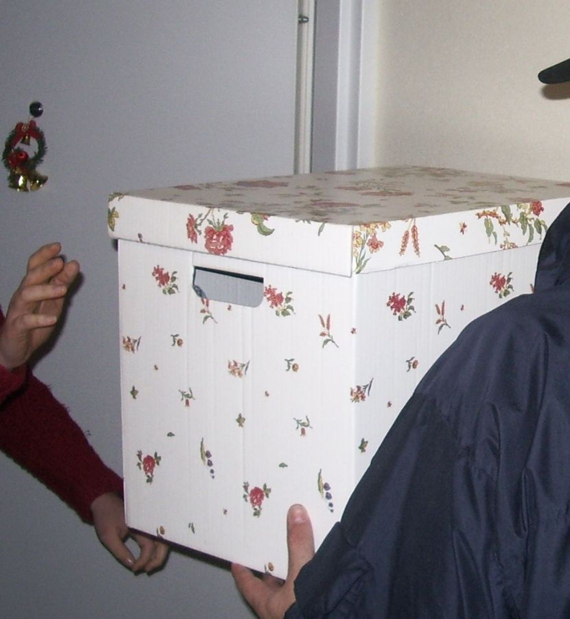 Nieuczciwy kurier - kasował do portfela, "paczki" odkładał na półce Nieuczciwy kurier - kasował do portfela, "paczki" odkładał na półce