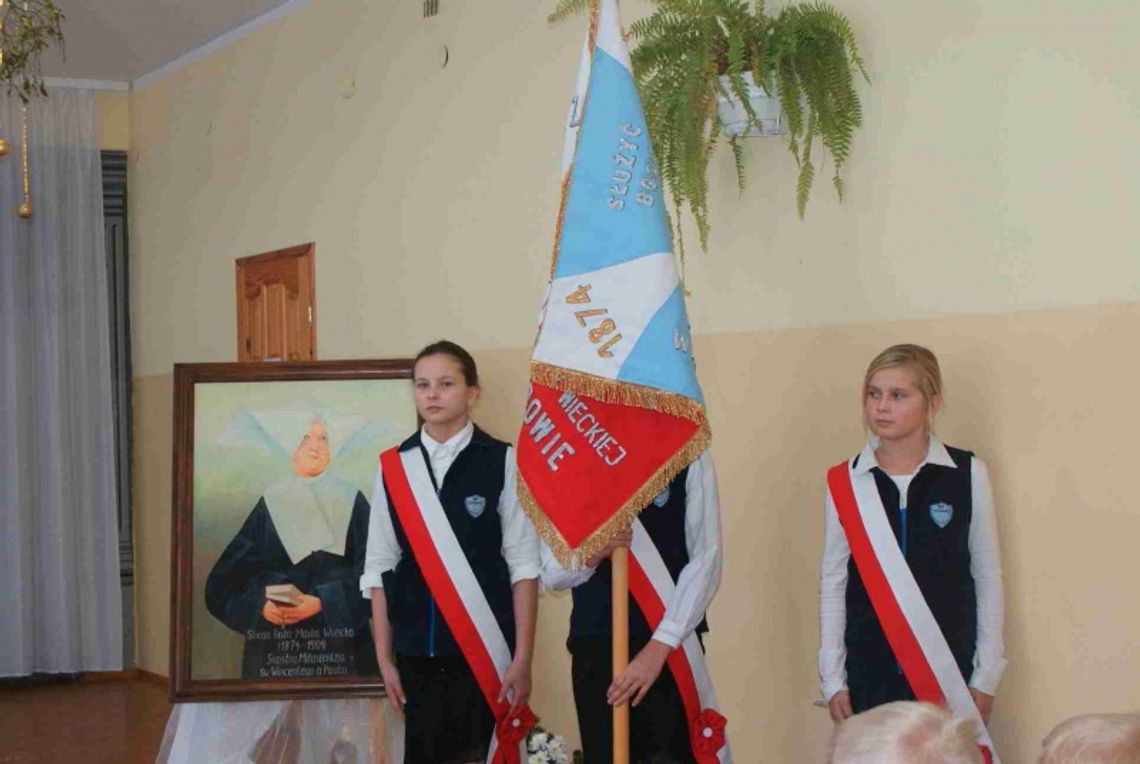 Niosąca miłosierdzie. Święte życie, święta śmierć Niosąca miłosierdzie. Święte życie, święta śmierć