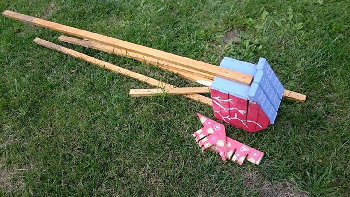 Niszczą co stanie im na drodze... Komu przeszkadzały domki dla motyli?! Niszczą co stanie im na drodze... Komu przeszkadzały domki dla motyli?!