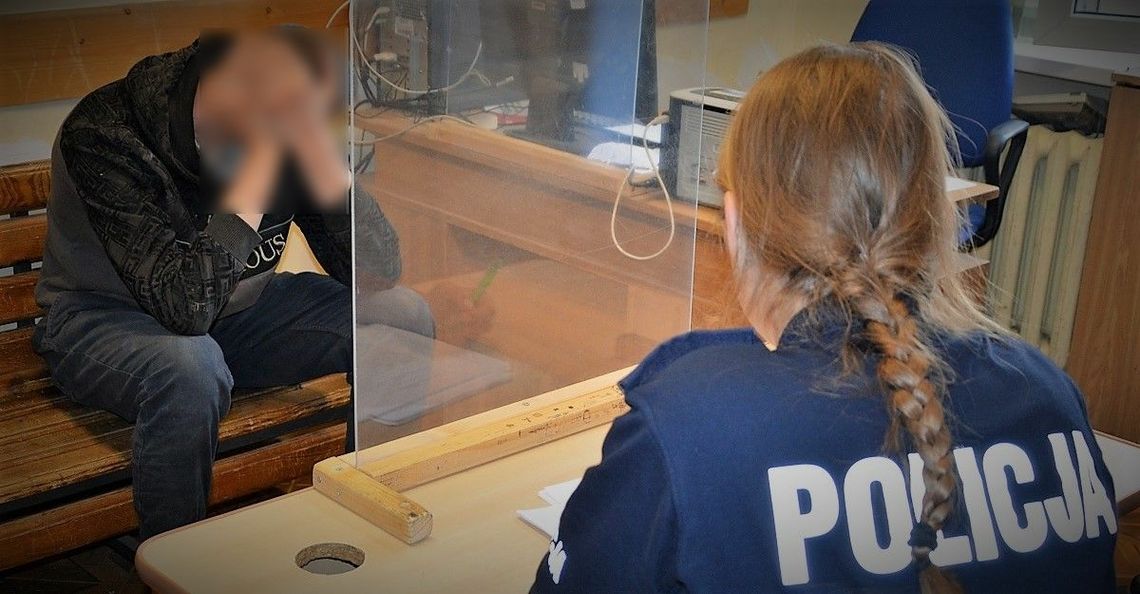 Niszczyli samochód, a 18-latek znieważył policjantów. Użyto gazu... Niszczyli samochód, a 18-latek znieważył policjantów. Użyto gazu...