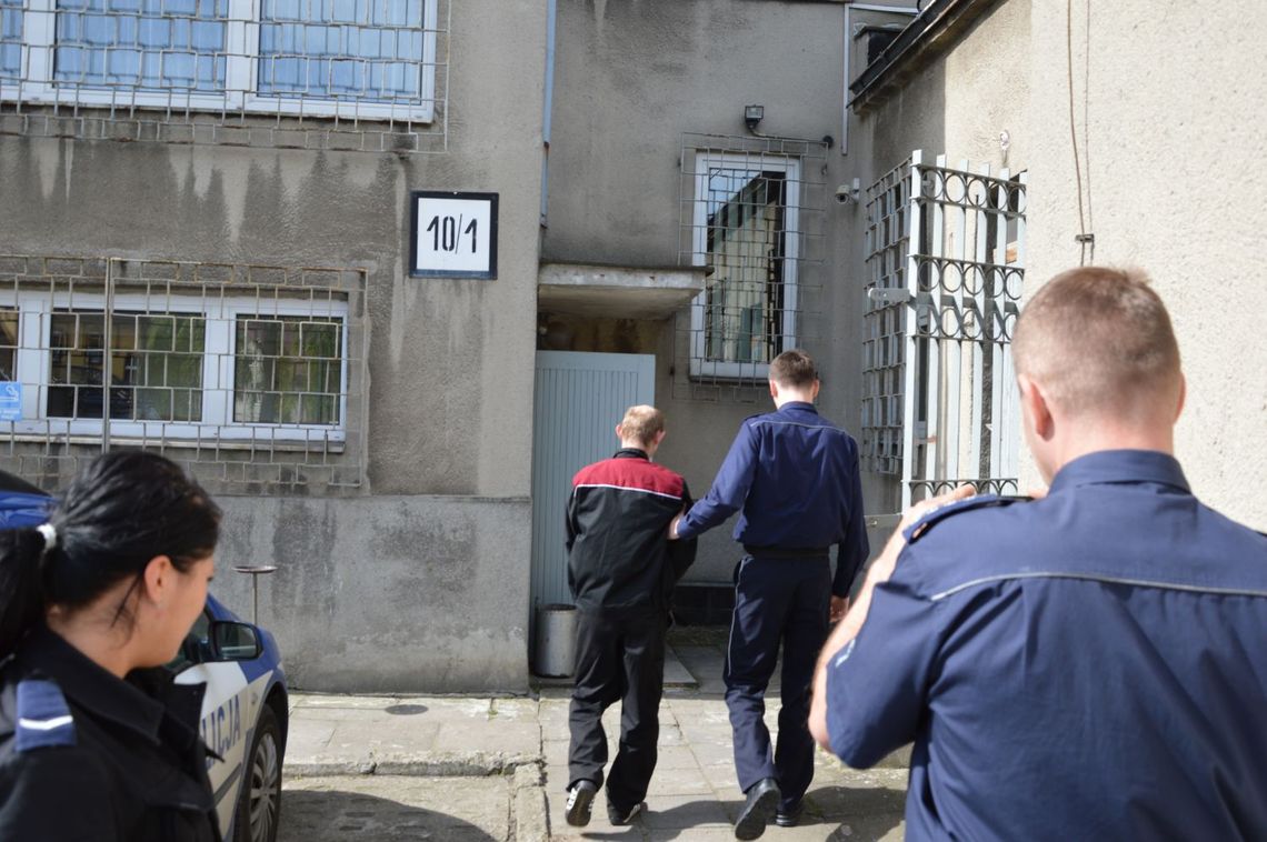 Nocny alarm bombowy w Eatonie. Pracownicy ewakuowani