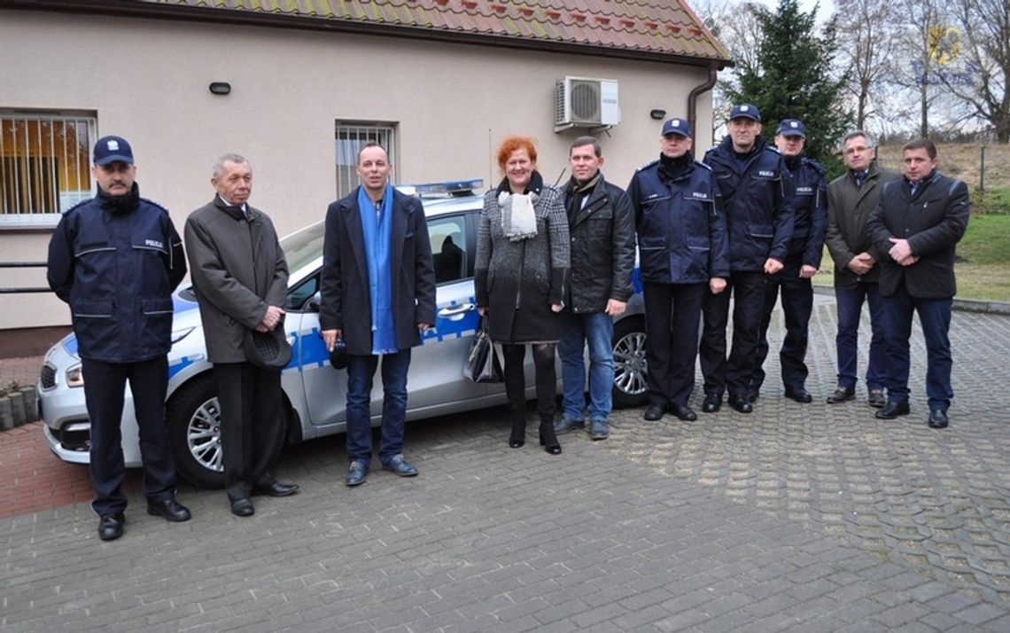 Nowe narzędzie do codziennej pracy. Policjanci ze Skórcza otrzymali nowy radiowóz