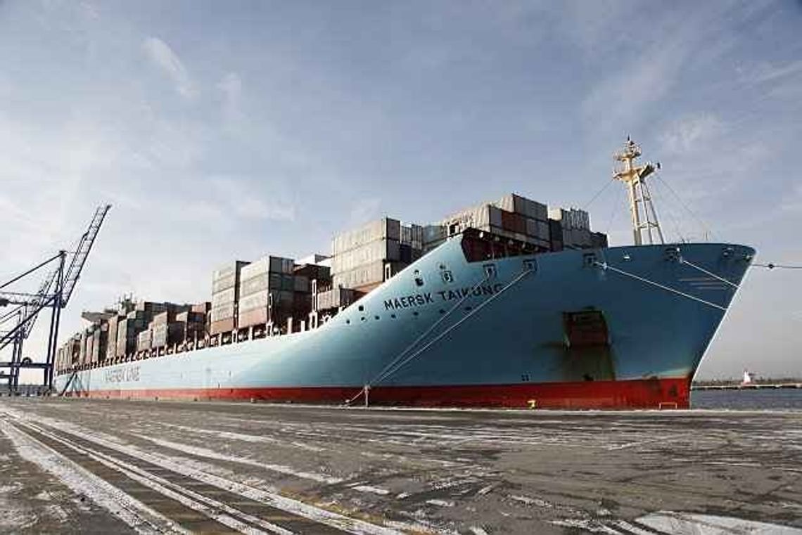 Nowe połączenie Gdańsk - Azja. Rekordowy oceaniczny kontenerowiec w porcie gdańskim Nowe połączenie Gdańsk - Azja. Rekordowy oceaniczny kontenerowiec w porcie gdańskim