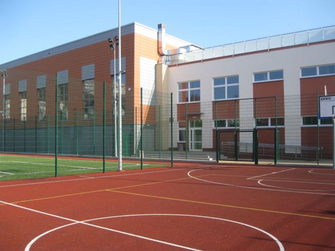 Nowoczesna sala gimnastyczna i kompleks boisk przy SP nr 6 „Budową Roku 2014” Nowoczesna sala gimnastyczna i kompleks boisk przy SP nr 6 „Budową Roku 2014”