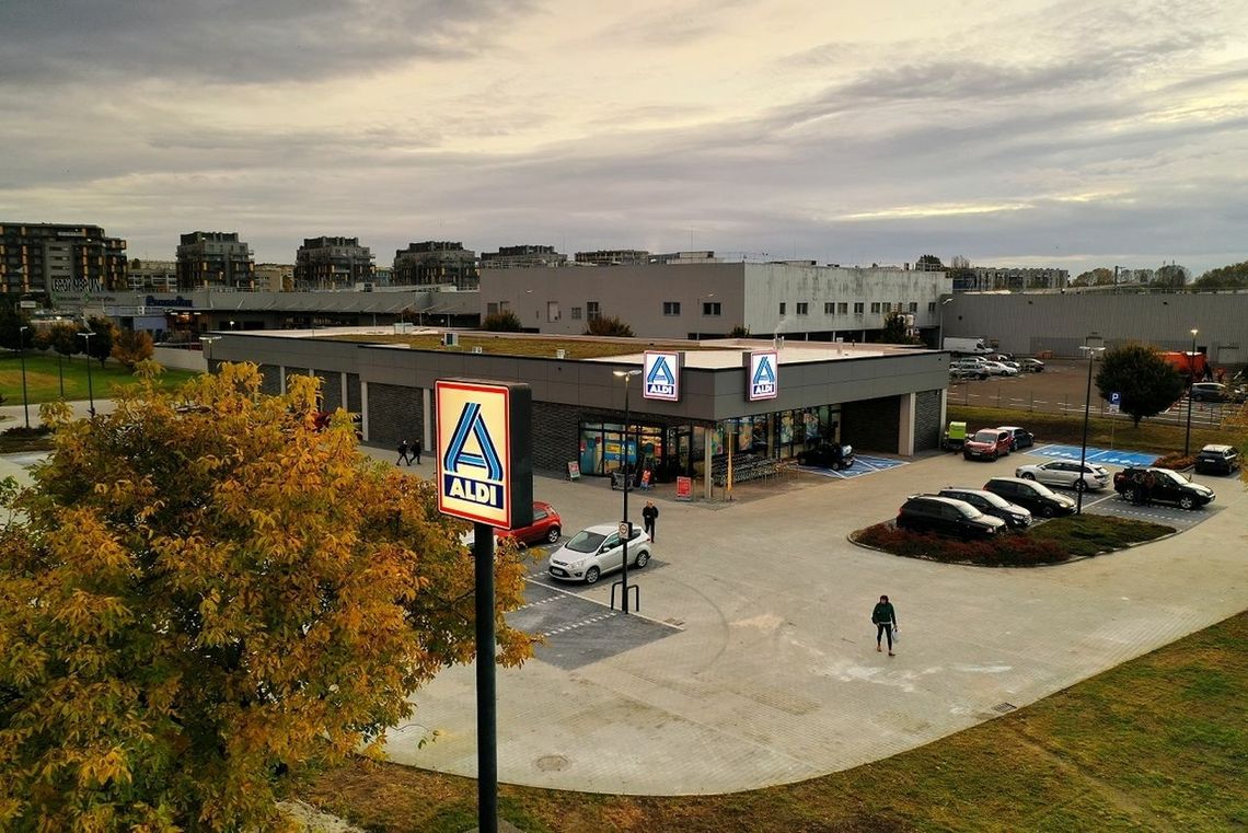 Nowy market popularnej sieci w Tczewie. Ma 1500 m2 powierzchni, wygodny parking i wiele udogodnień dla rodzin z małymi dziećmi Nowy market popularnej sieci w Tczewie. Ma 1500 m2 powierzchni, wygodny parking i wiele udogodnień dla rodzin z małymi dziećmi