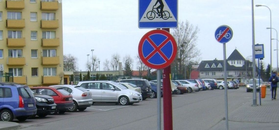 Nowy znak na ul. Saperskiej i wysyp mandatów. Czy musi tu stać? Nowy znak na ul. Saperskiej i wysyp mandatów. Czy musi tu stać?