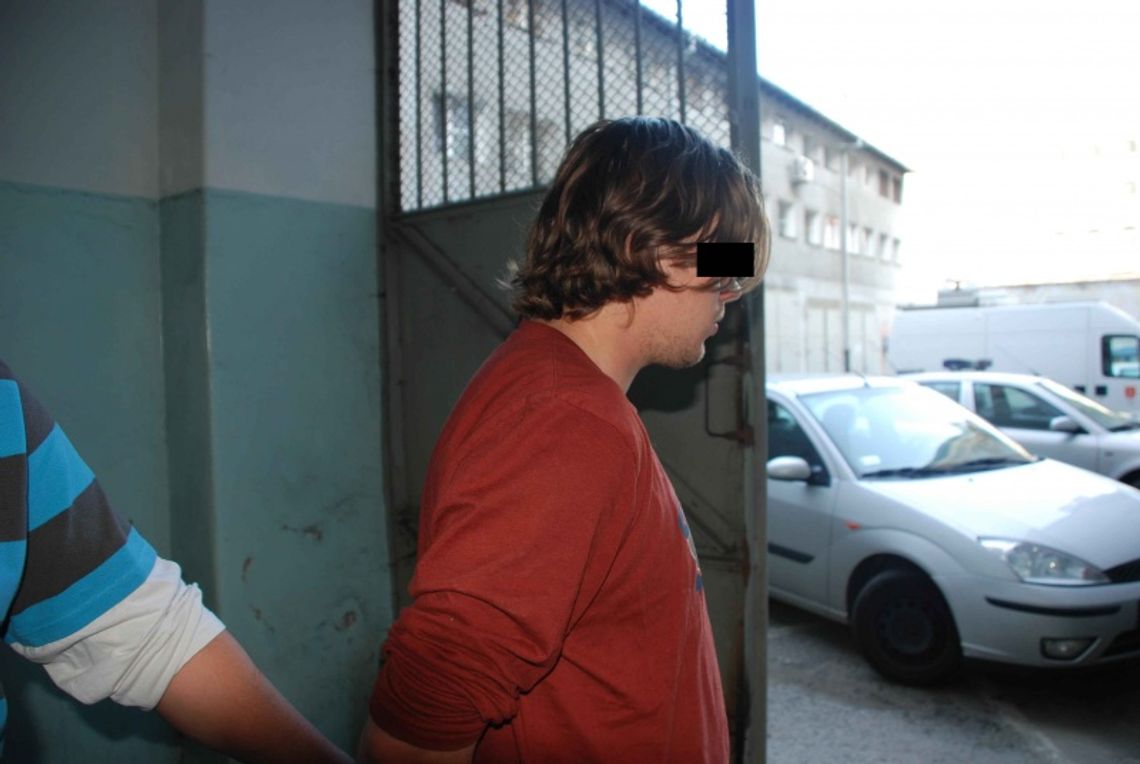 Nożownik za kratkami. Groził, że "wsadzi mu kosę" Nożownik za kratkami. Groził, że "wsadzi mu kosę"