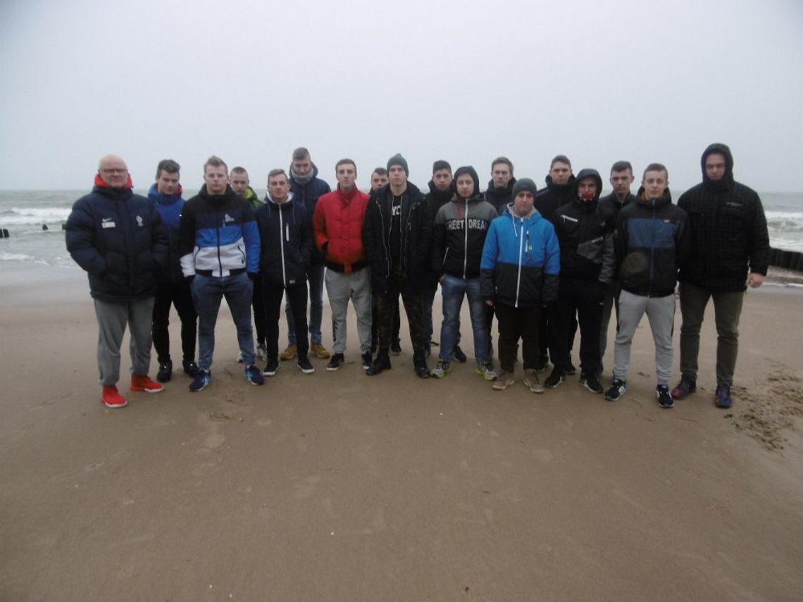 Obóz sportowy uczniów SMS Bytów w Ustroniu Morskim Obóz sportowy uczniów SMS Bytów w Ustroniu Morskim