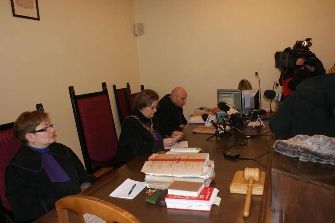 Obraza uczuć religijnych przez Nergala w sądzie. Podarł publicznie Biblię, sprawa wraca na wokandę Obraza uczuć religijnych przez Nergala w sądzie. Podarł publicznie Biblię, sprawa wraca na wokandę