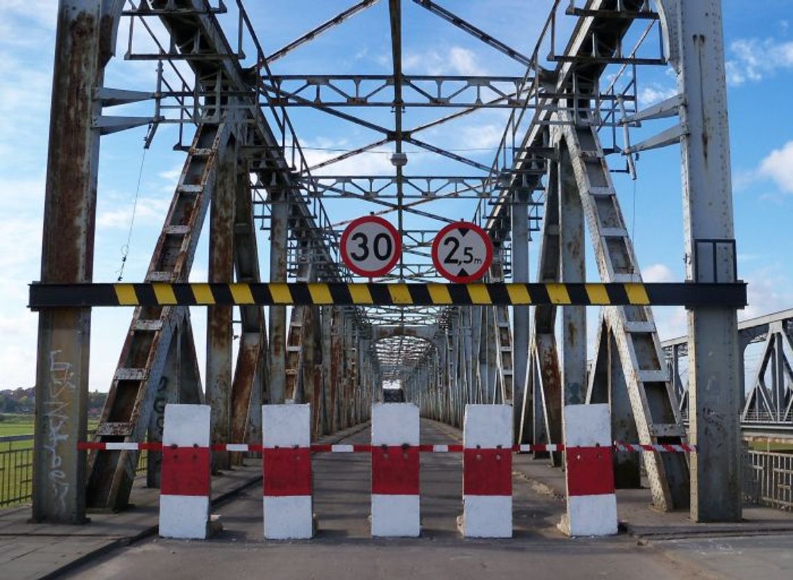 Oby nie doszło do tragedii. Zabytek woła o ratunek! Most Tczewski zamknięty dla ruchu drogowego i pieszego – do odwołania Oby nie doszło do tragedii. Zabytek woła o ratunek! Most Tczewski zamknięty dla ruchu drogowego i pieszego – do odwołania