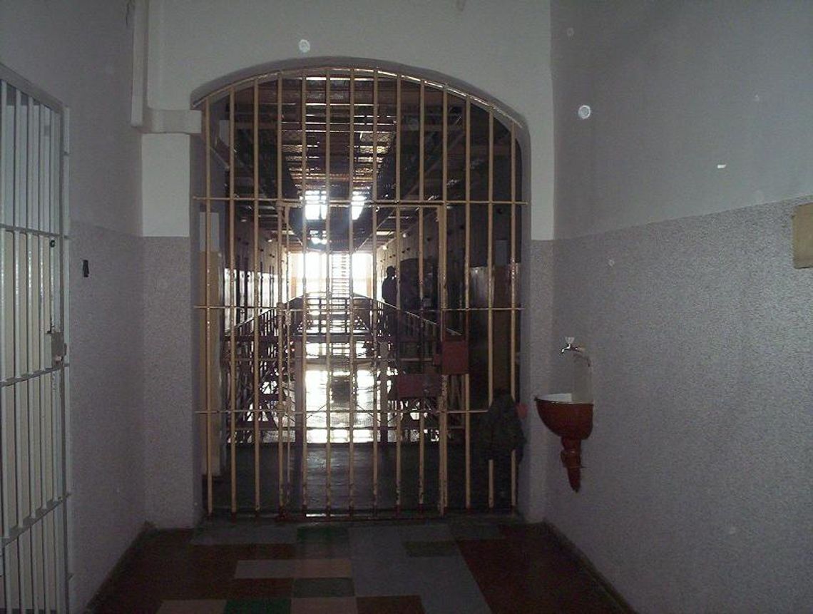 Obywatelska nagroda za ujęcie opryszka - mieszkańcy boją się miejscowego łobuza, nie chcą czekać aż dojdzie do tragedii Obywatelska nagroda za ujęcie opryszka - mieszkańcy boją się miejscowego łobuza, nie chcą czekać aż dojdzie do tragedii