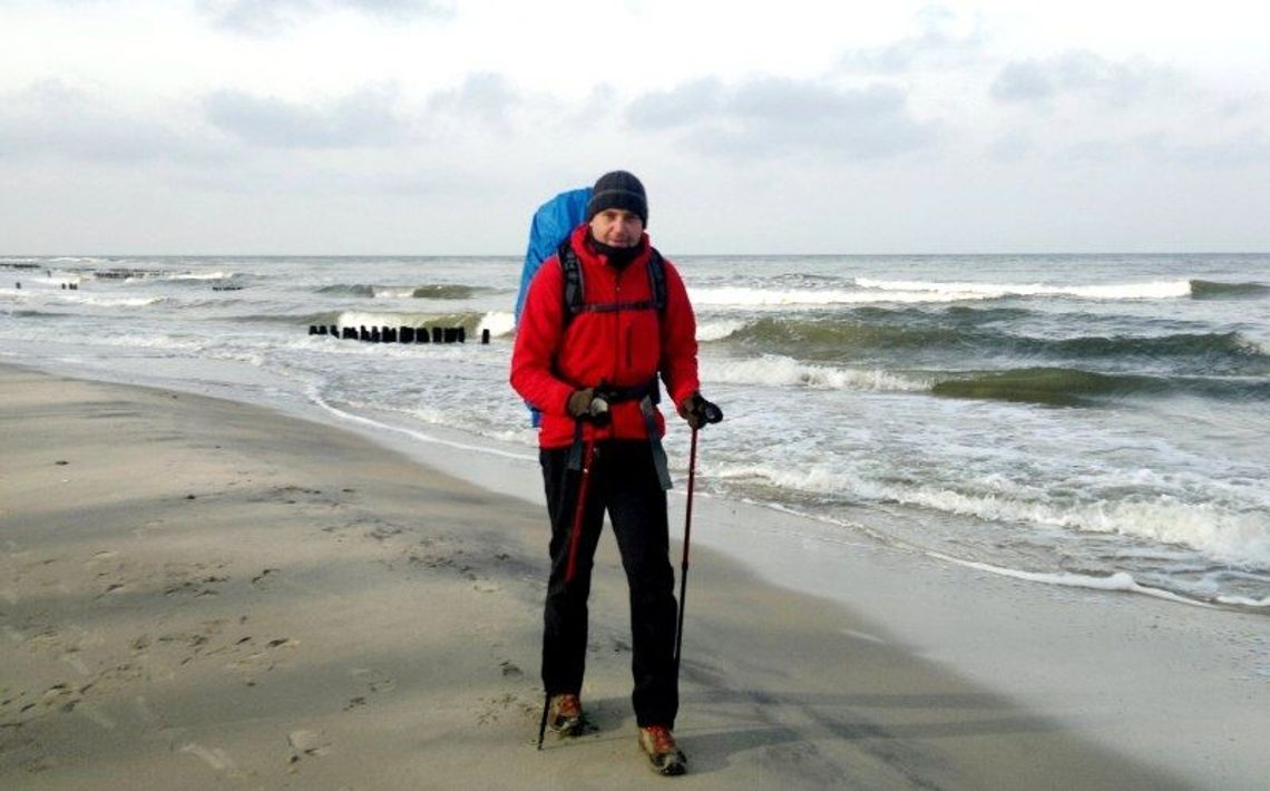 Od jedenastu dni maszeruje brzegiem Bałtyku - dla dobra zwierząt
