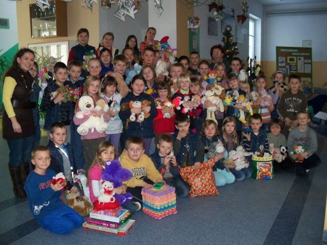 Od pluszaków i książek... po buty. Zbiórka darów. Dzieci dla dzieci Od pluszaków i książek... po buty. Zbiórka darów. Dzieci dla dzieci