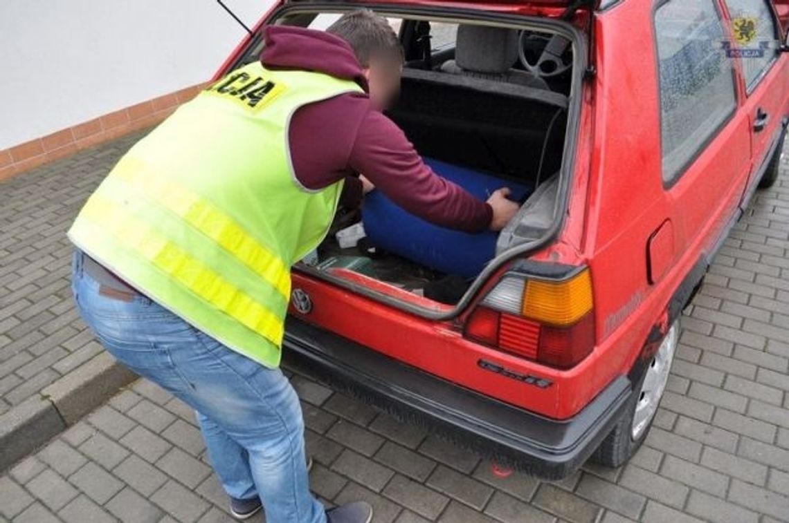 Odpowiedzą za włamania i kradzieże Odpowiedzą za włamania i kradzieże