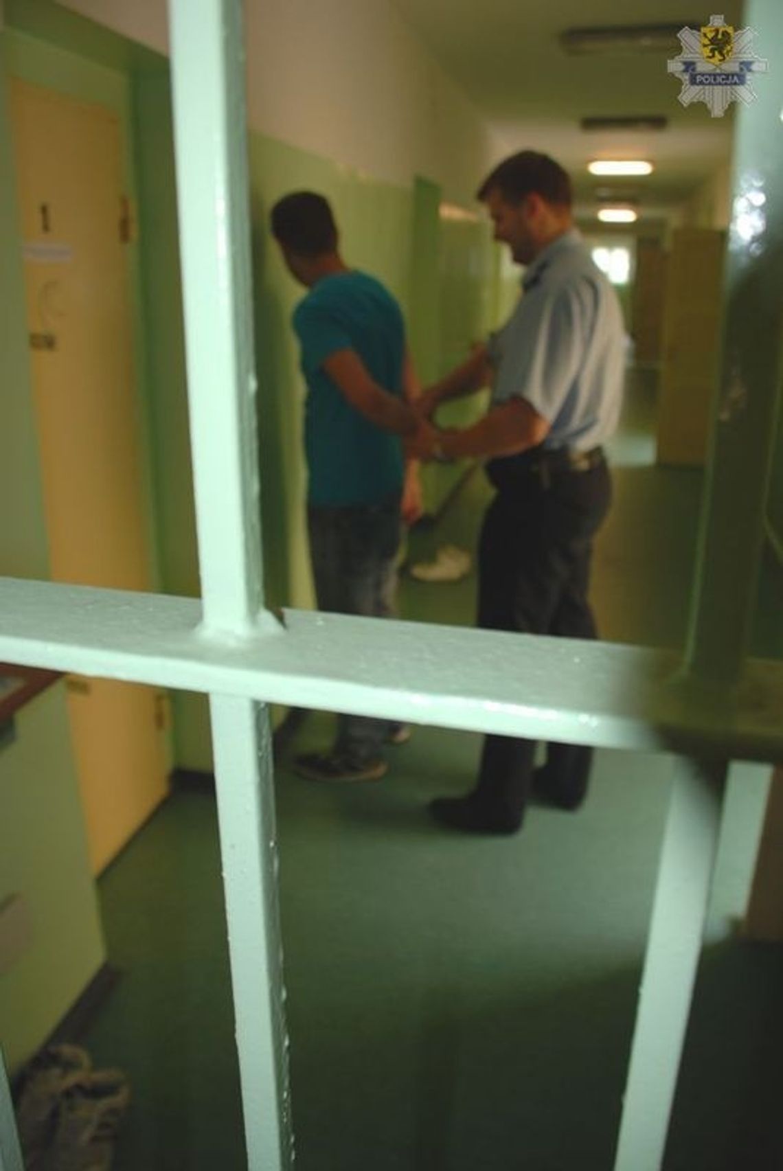 Odrzucone zawiniątko w "maluchu"