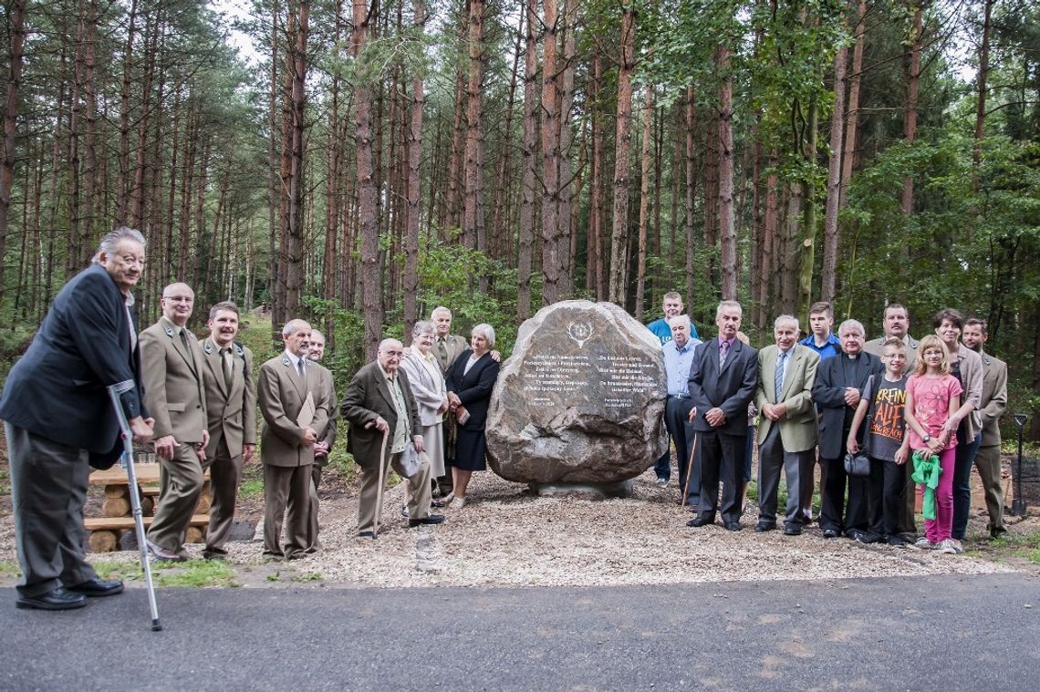 Odsłonięto pamiątkowy głaz