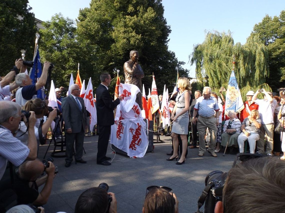 Odsłonili pomnik Anny „Solidarność” Walentynowicz Odsłonili pomnik Anny „Solidarność” Walentynowicz