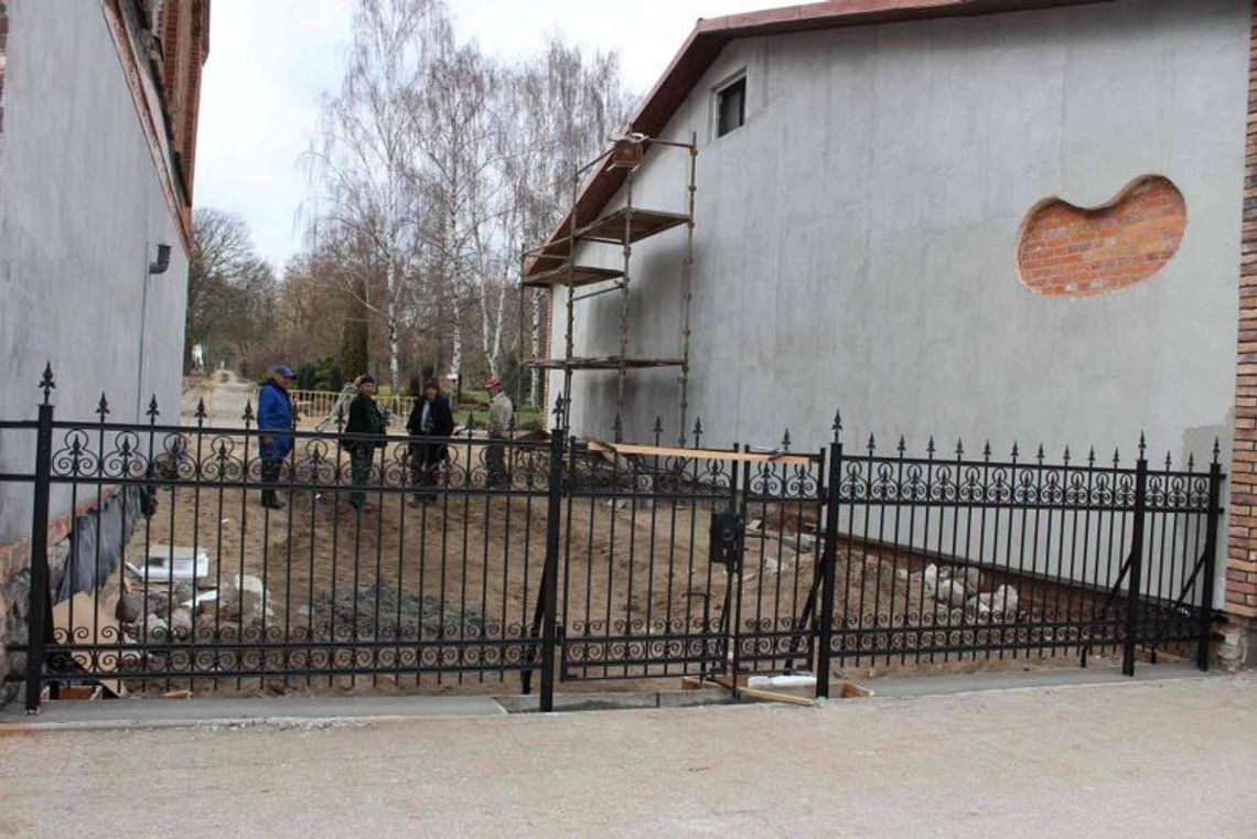 Odtworzyli płot w „Ogrodniku”