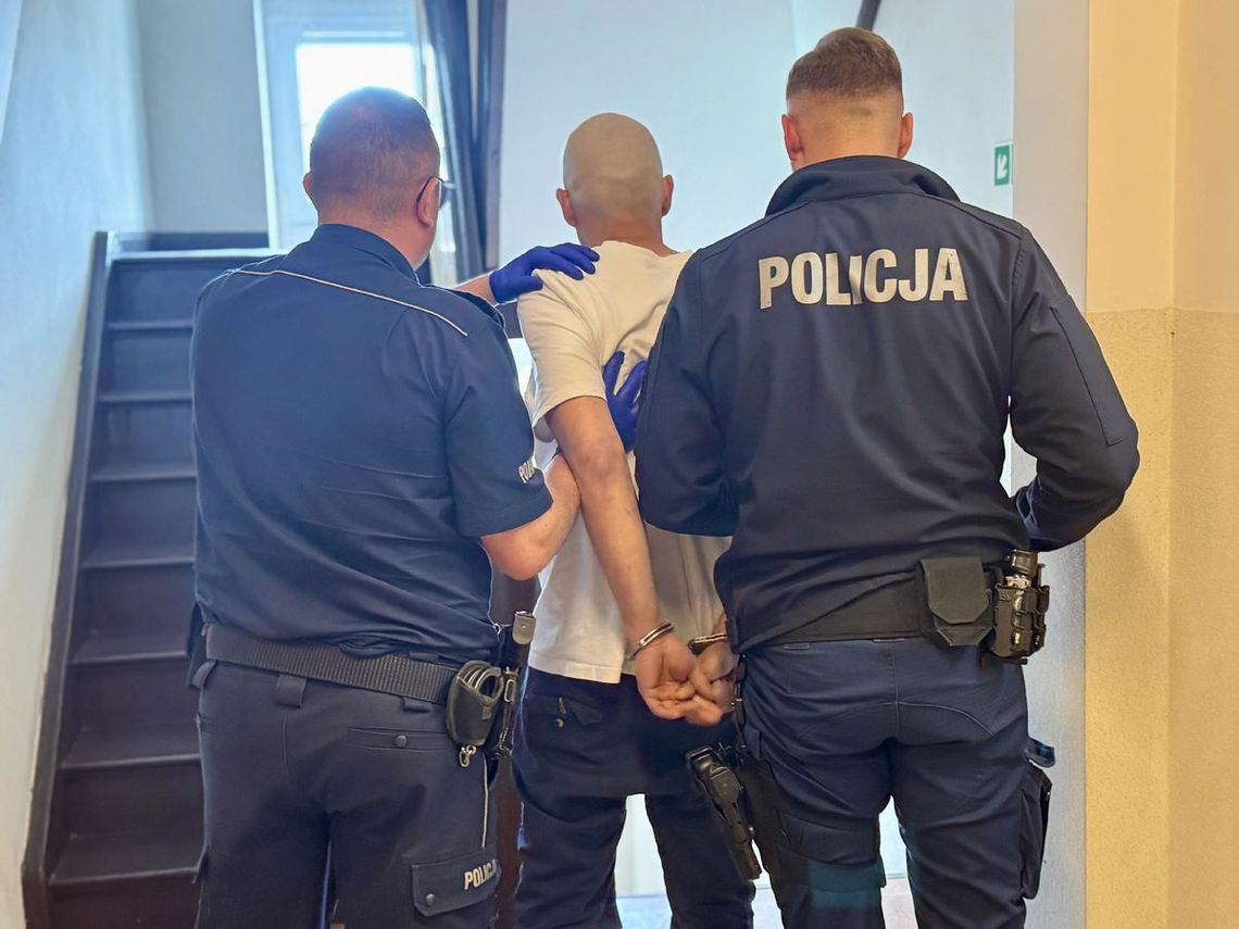 ODURZONY NARKOTYKAMI 32-LATEK MIAŁ POD OPIEKĄ NOWORODKA