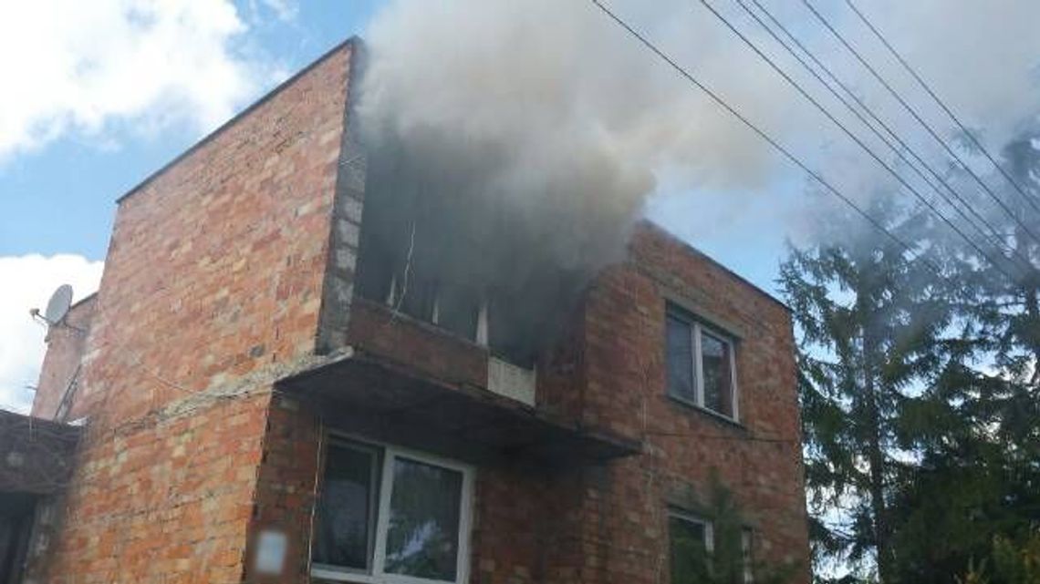 Ofiara niedzielnego pożaru nadal w stanie ciężkim. Jest w śpiączce Ofiara niedzielnego pożaru nadal w stanie ciężkim. Jest w śpiączce