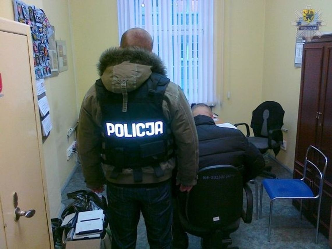 Oknem i przez balony do domów jednorodzinnych