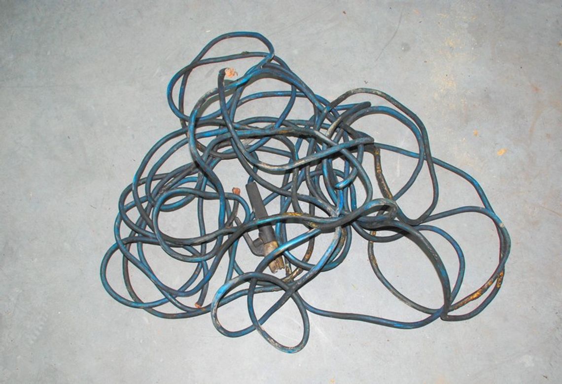 Okradł szefa z kabli, został zakablowany Okradł szefa z kabli, został zakablowany