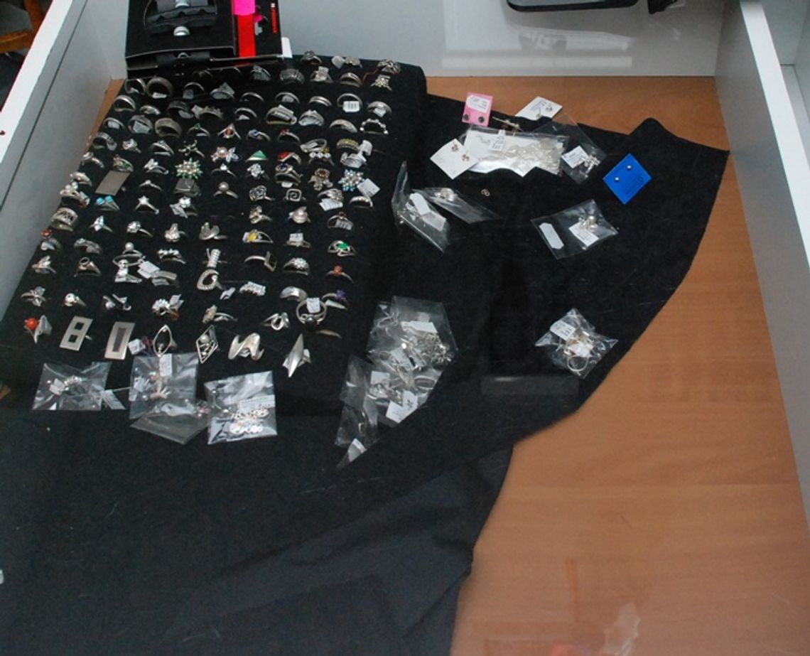 Okradli jubilera - biżuteria w foliowej reklamówce Okradli jubilera - biżuteria w foliowej reklamówce