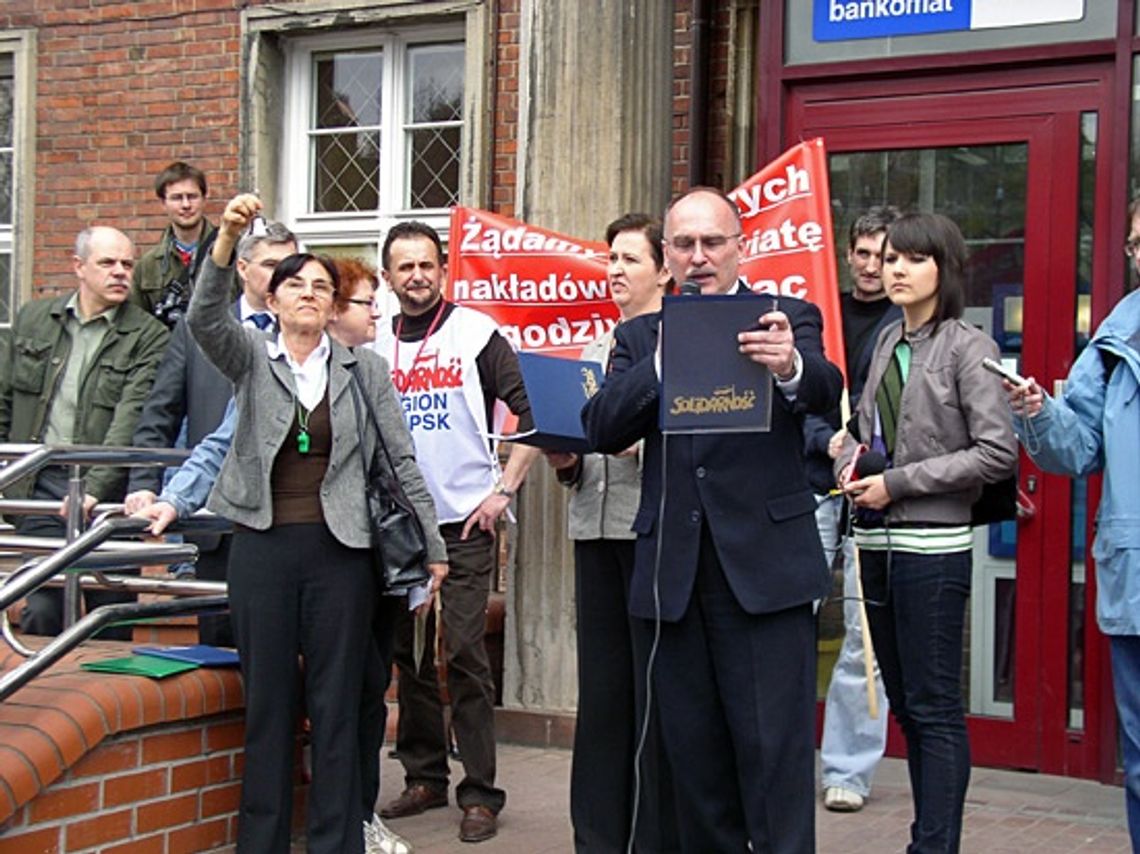 Ostatni pokojowy dzwonek „Solidarności” dla rządu