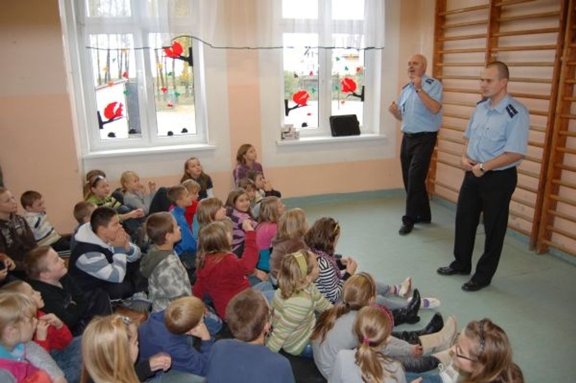 Ostrzeżenie przed światem dorosłych Ostrzeżenie przed światem dorosłych