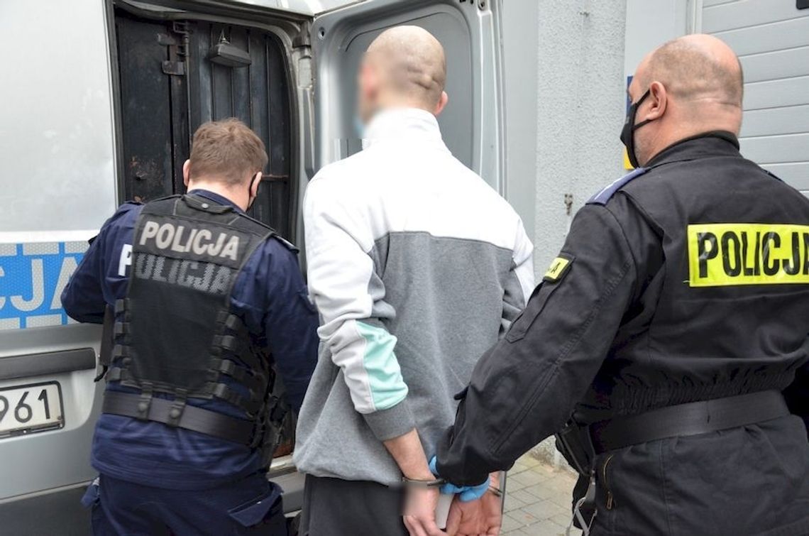 Oszukał sprzedawcę i uciekł ze sklepu z kradzionym towarem Oszukał sprzedawcę i uciekł ze sklepu z kradzionym towarem