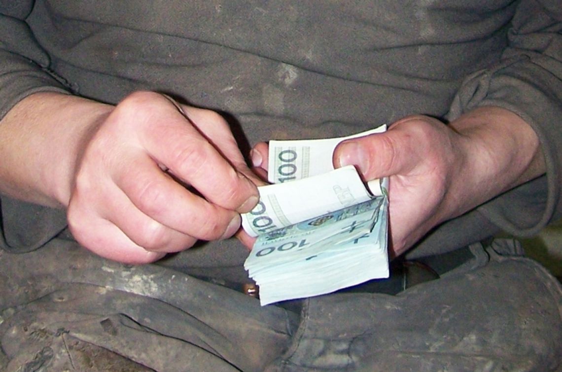 Oszuści już działają. Rodzina 500 plus – uwaga na próby wyłudzenia Oszuści już działają. Rodzina 500 plus – uwaga na próby wyłudzenia