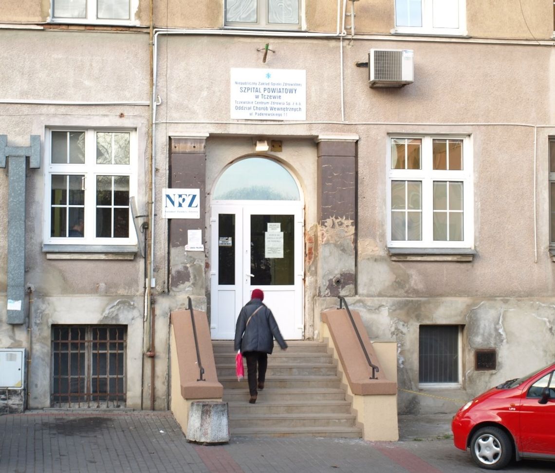 Pacjent w piżamie wyszedł w nocy ze szpitala. Rodzina w szoku Pacjent w piżamie wyszedł w nocy ze szpitala. Rodzina w szoku