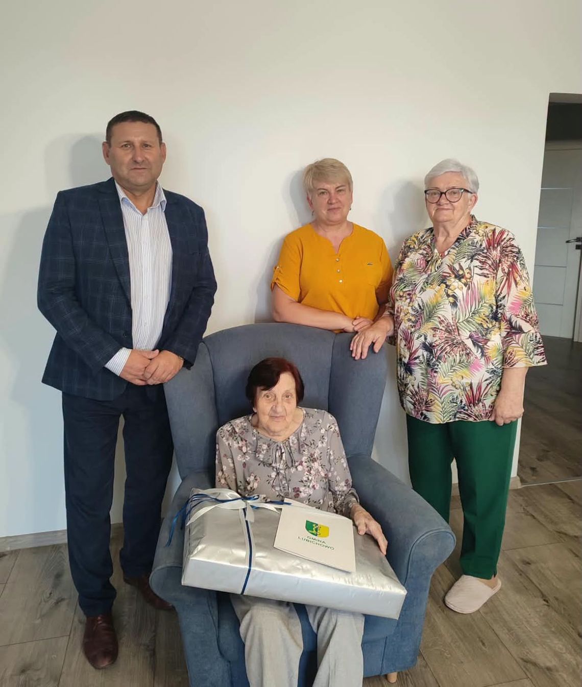 Pani Marta z Zielonej Góry skończyła 98 lat! Z życzeniami odwiedził ją wójt gminy Pani Marta z Zielonej Góry skończyła 98 lat! Z życzeniami odwiedził ją wójt gminy