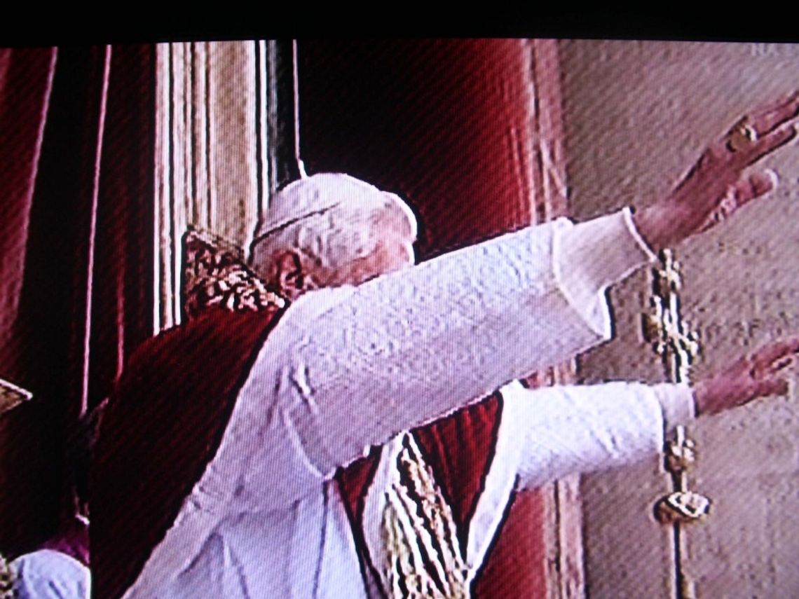 Papież przemówił w 64 językach: Miastu i Światu Papież przemówił w 64 językach: Miastu i Światu