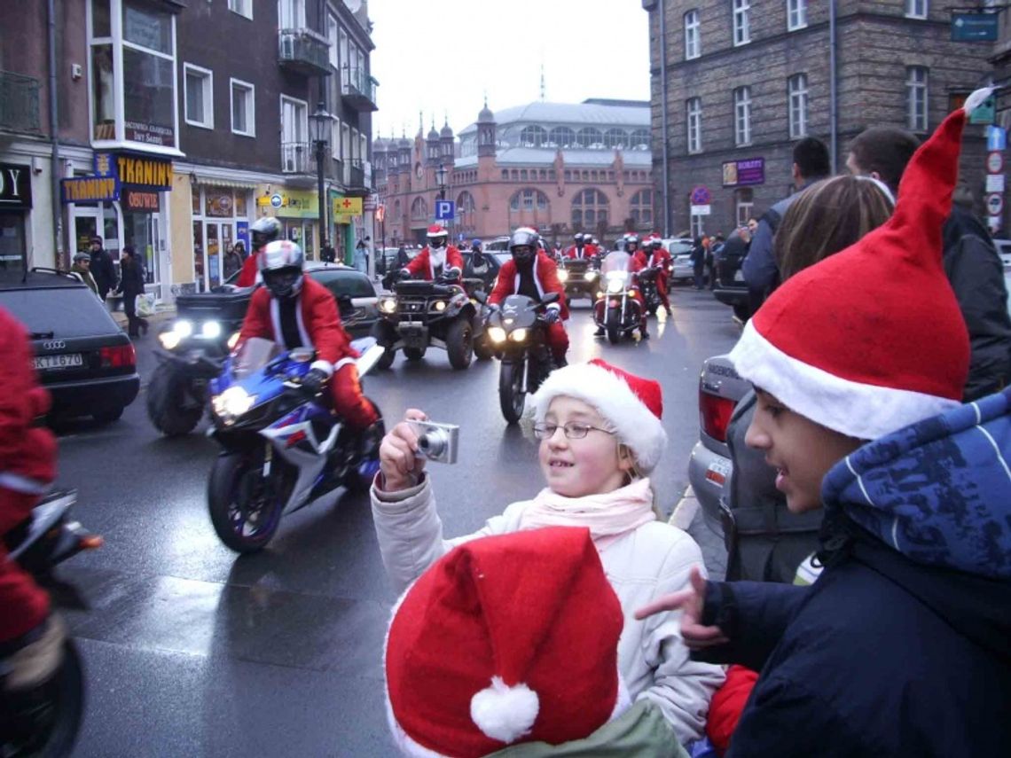Parada mikołajkowa. Na motocyklach, quadach i skuterach Parada mikołajkowa. Na motocyklach, quadach i skuterach