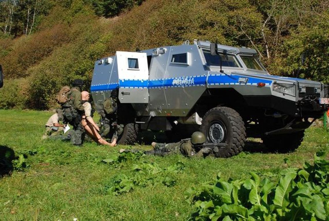 Paramedyk - zawody medyczno-taktyczne (wideo) Paramedyk - zawody medyczno-taktyczne (wideo)