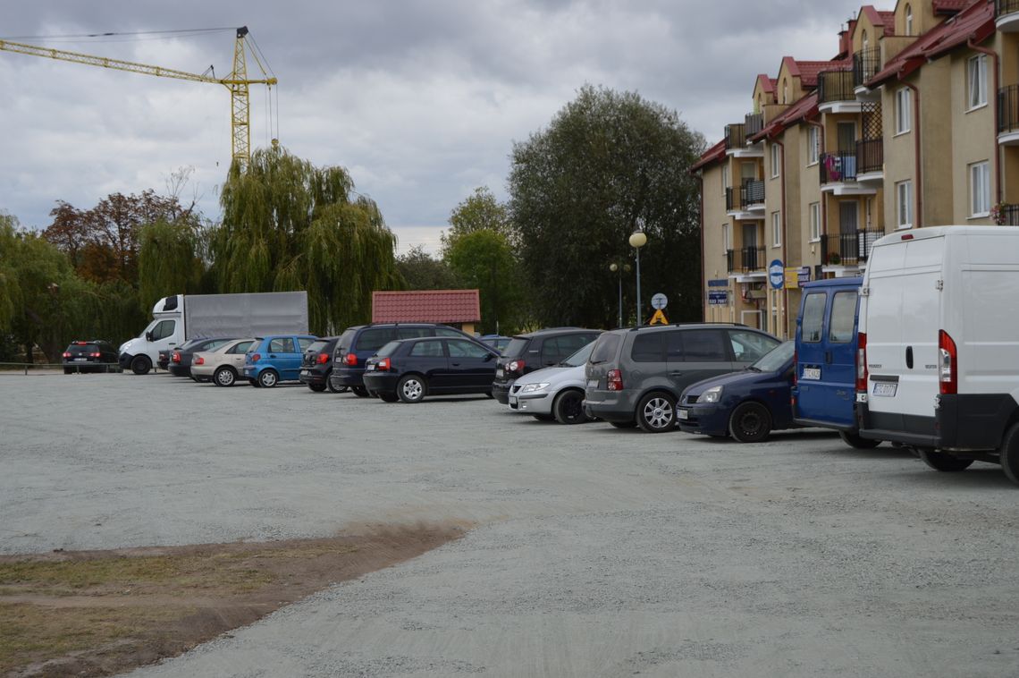 Parking na os. Bajkowym - tak, ale ogólnodostępny Parking na os. Bajkowym - tak, ale ogólnodostępny