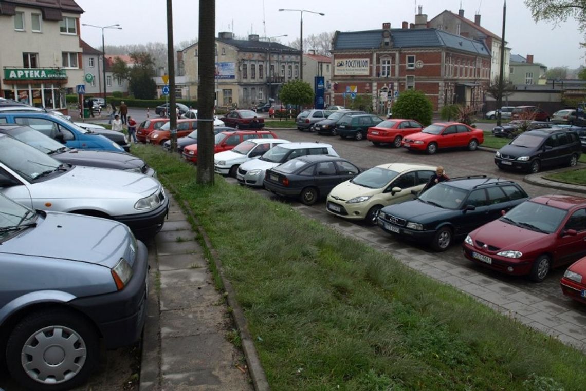 Parkingów ciągle mało, a samochodów coraz więcej Parkingów ciągle mało, a samochodów coraz więcej