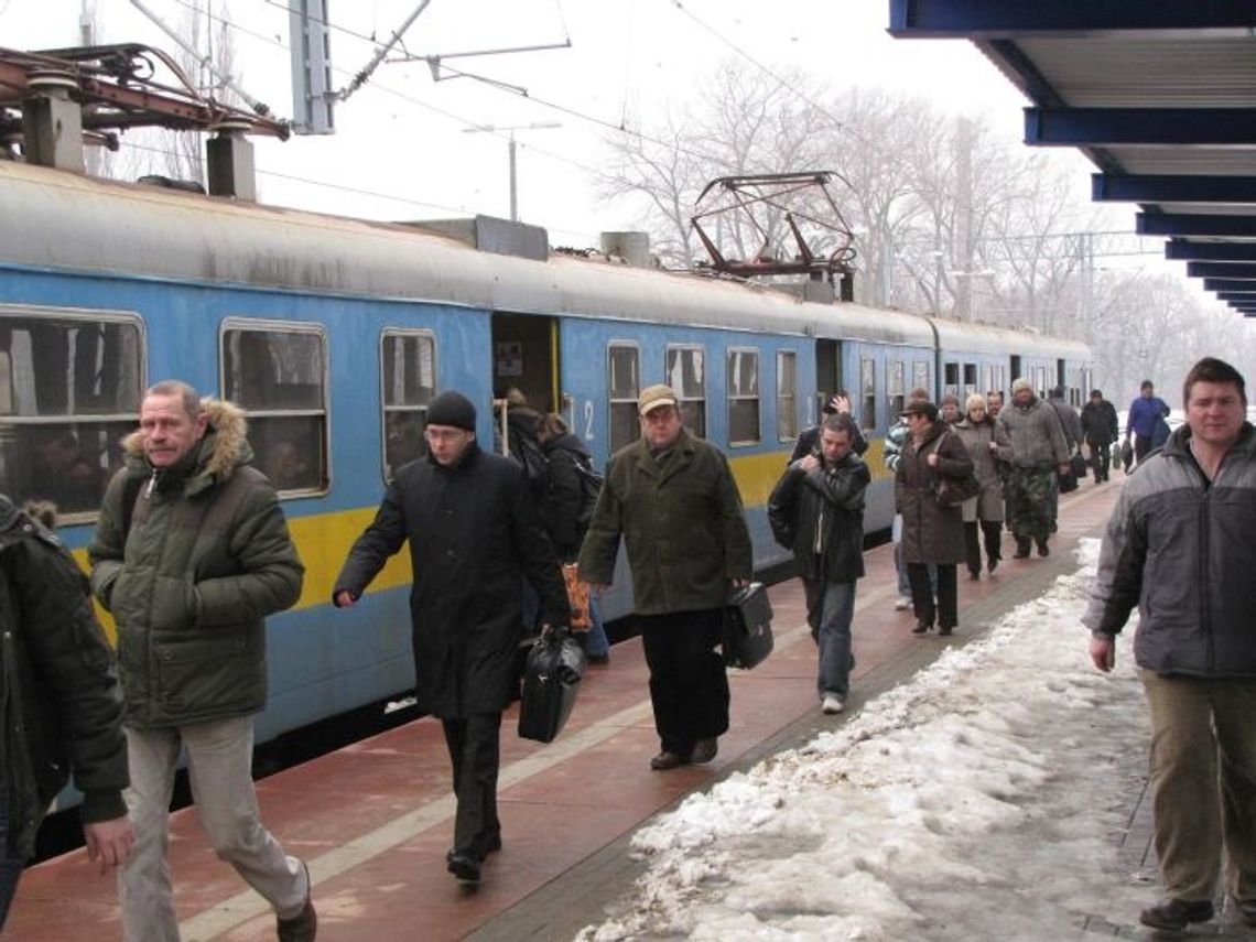 Pasażerowie kolei protestują i żądają obniżek cen biletów. Płaćmy za czas, nie za odległość Pasażerowie kolei protestują i żądają obniżek cen biletów. Płaćmy za czas, nie za odległość